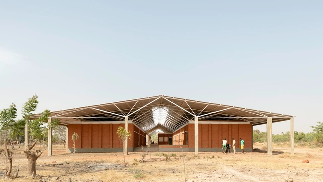 Escuela secundaria y edificios auxiliares del complejo escolar Bangre Veenem / Albert Faus - Fotografía exterior, Escuelas