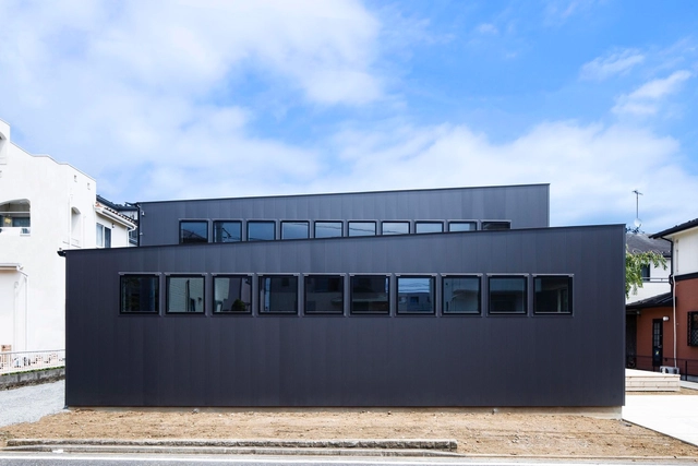 HOUSE-W / N.A.O - Exterior Photography, House Interiors, Facade, Door