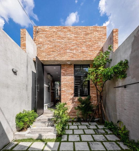 3 Green Spaces House / A-Boom Design Office - Exterior Photography, Houses, Courtyard, Facade