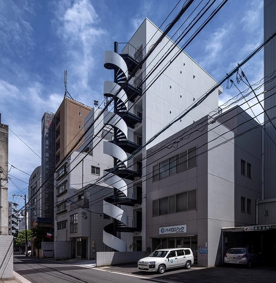广岛螺旋酒店，狭长场地的极限挑战 / CAPD - 建筑图, 商店, 表皮