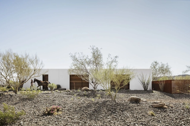 Casa O-asis / The Ranch Mine - Fotografía exterior, Reconversión