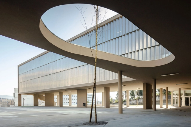 Escola EB2/3 das Taipas / Pitagoras Group - Fotografia de Interiores, Escolas, Fachada