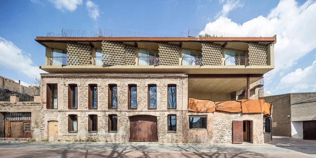 Hotel Somiatruites / Xavier Andrés Arquitecte - Fotografía exterior, Remodelaciones, Fachada, Puerta, Balcón