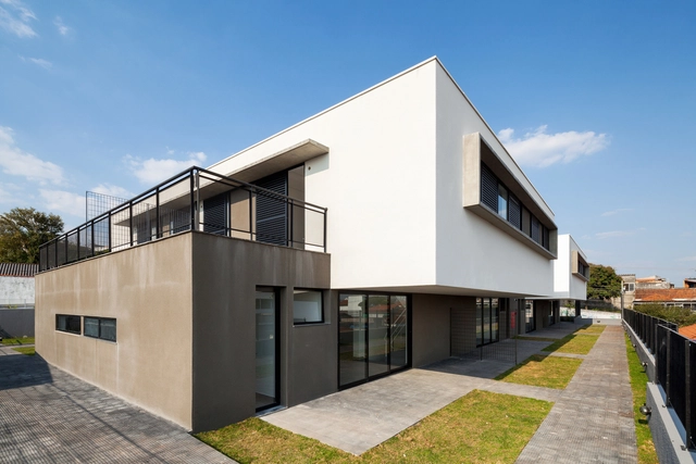 Edifício Residencial Multifamiliar Vila Dalila / VERSA oficina de construção, arquitetura e urbanismo + Gustavo Kerr - Fotografia de Exterior, Residencial, Fachada, Porta