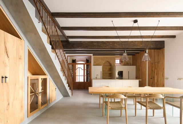 Vivienda Lledoner XXXII / Minimal Studio - Fotografía interior, Renovación, Fijación Vigas, Puerta, Fachada, Arco, Mesas, Sillas, Bancas