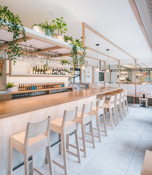 Restaurante La Hermosa de Alba / Zooco Estudio - Fotografía interior, Interiores De Restaurantes Y Bares, Cocina, Fachada, Mesas, Sillas, Encimera