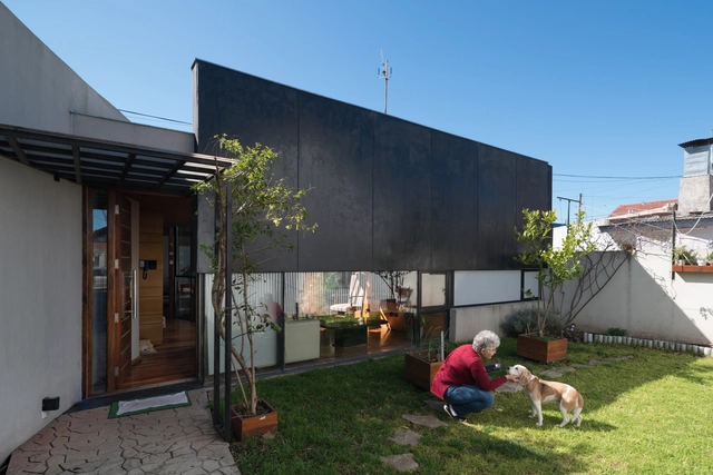 Vivienda PH M / LOI Arquitectura - Fotografía exterior, Casas, Jardín, Puerta, Fachada, Sillas