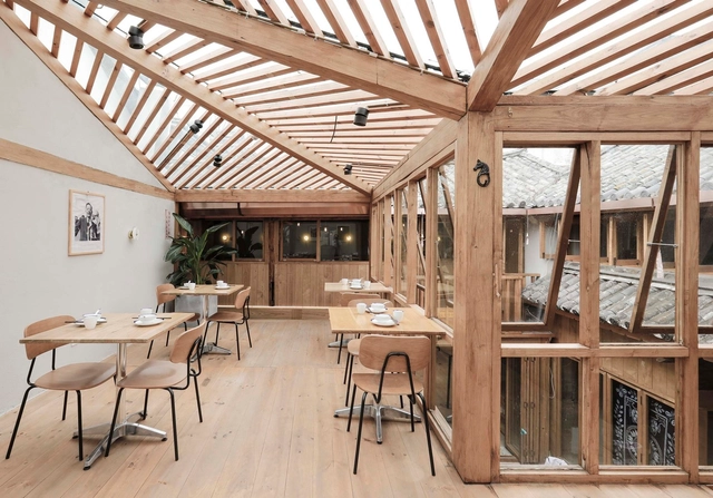 Reconstrucción de una antigua casa / PaM Design Office - Fotografía interior, Interiores De Restaurantes Y Bares, Fijación Vigas