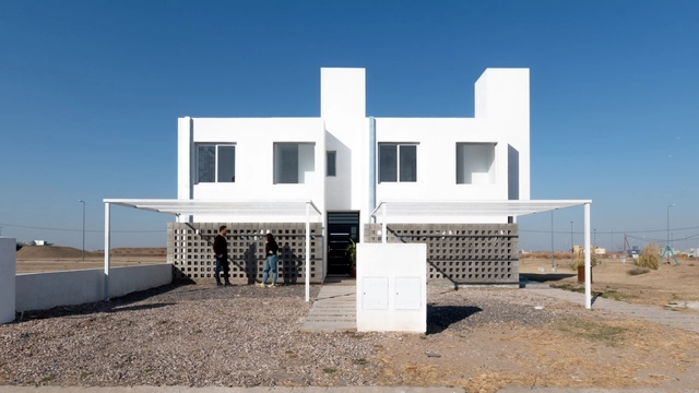 Viviendas mínimas / APS/ Pablo Senmartin arquitectos - Fotografía exterior, Casas, Puerta, Fachada