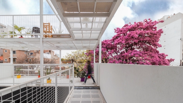 Edificio Catamarca 1554 / Carlos Alejandro Ciravegna - Fotografía interior, Residencial, Jardín, Fachada, Barandas