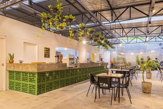 Descoberta Café / Estúdio Vinicius Macêdo - Fotografia de Exterior, Interiores De Cafeterias, Mesa, Cadeira