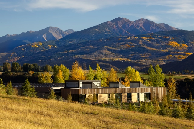 Escuela comunitaria de Aspen / Studio B Architecture + Interiors - Fotografía exterior, Escuelas