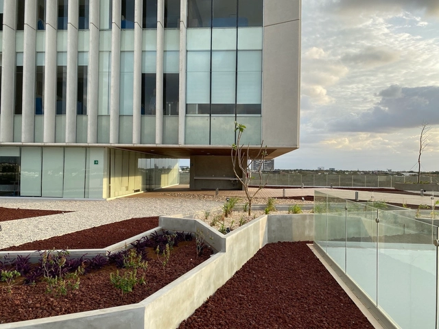 Hospital Faro del Mayab / Grupo Arquidecture - Fotografía interior, Hospital, Fachada, Barandas