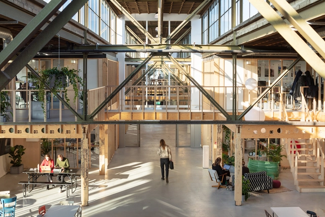 Werkspoor工厂下的共享社区 / Zecc Architecten - 室内图, 适应性利用, 楼梯