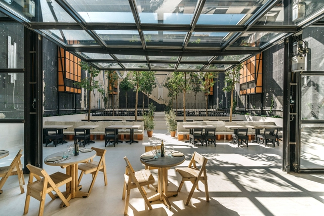 Restaurante Mo de Movimiento / Estudio Lucas Muñoz - Fotografía interior, Sustentabilidad, Fijación Vigas, Fachada, Mesas, Sillas