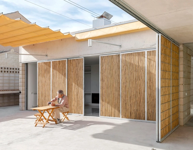 Soluciones tradicionales en proyectos contemporáneos: Cerramientos móviles de bambú - Imagen Principal