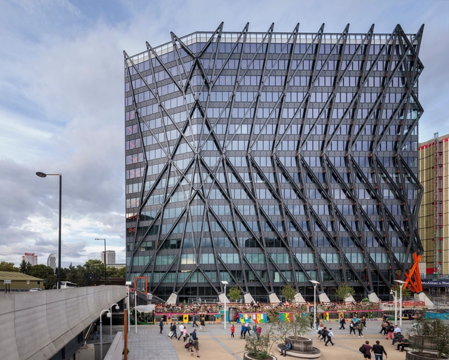 ‘无柱’大厦，伦敦工业区的‘粗野与高技’ / Fletcher Priest Architects - 建筑图, 办公设施, 表皮
