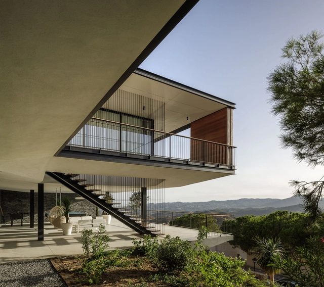 Villa K / Marion Regitko Arquitectos + Igloo Design - Fotografía exterior, Casas, Escaleras, Fachada, Barandas