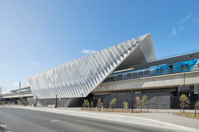 Reservoir Station / Genton - Exterior Photography,           Metro Station