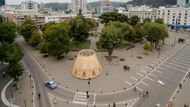 Pabellones en las ciudades: 10 estructuras que fomentan las interacciones humanas - Imagen Principal