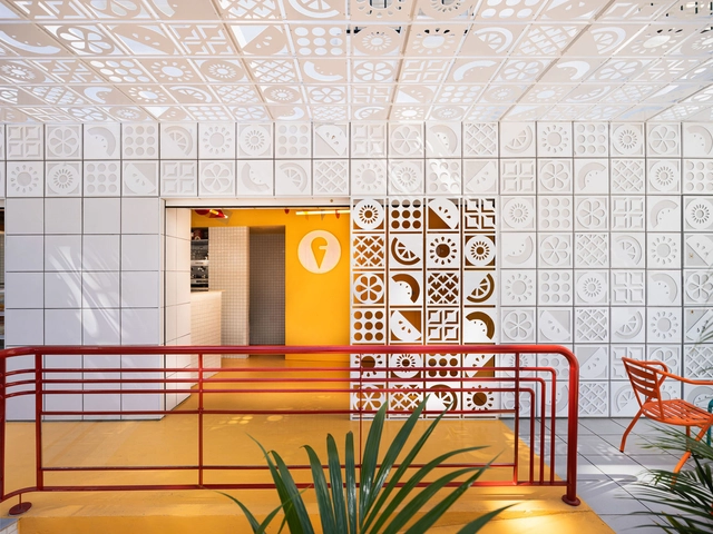 Heladería Las Galias / Estudio EEBA - Interiores De Restaurantes Y Bares, Puerta, Fachada, Cierros, Sillas