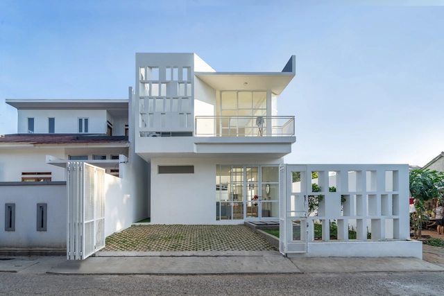 Ivory House / Ruang Raya + KALA Architecture and Visual Design - Exterior Photography, Houses, Facade