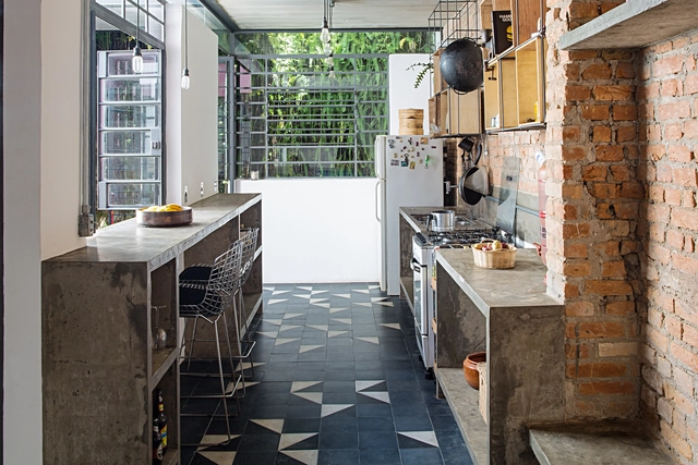 Reforma de Casa na Rua Rocha / entre escalas - Fotografia de Interiores, Interiroes De Casas, Cozinha, Porta, Iluminação, Mesa