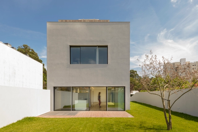 Casa 7 Bicas / Guillaume Jean Architect & Designer - Fotografia de Exterior, Casas, Jardim, Fachada, Porta