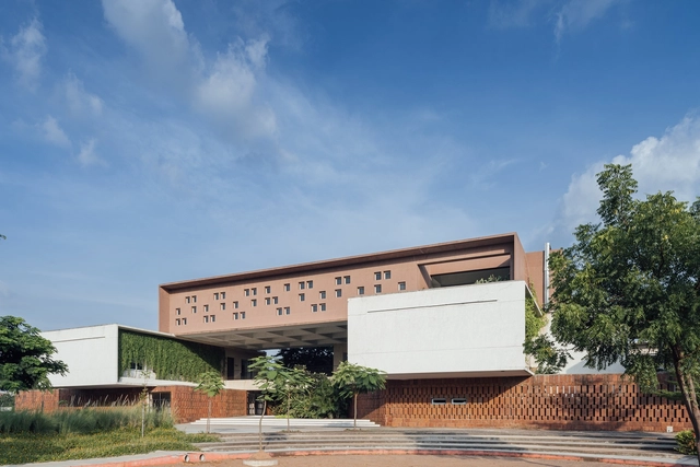 Escola Northstar / Shanmugam Associates - Fotografia de Exterior, Escolas, Fachada