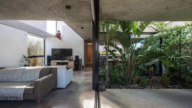 Casa DDM / DEarquitectura - Fotografía interior, Casas, Cocina, Fachada, Fijación Vigas, Puerta, Sillas, Mesas