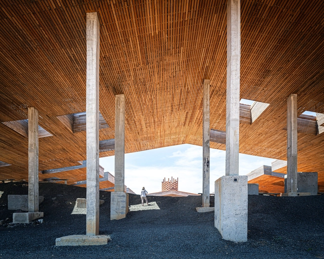 Construir Naturaleza: cuando la arquitectura desafía la escala humana - Imagen Principal