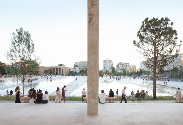 Repensar la Monumentalidad: Escala humana en la arquitectura y los espacios públicos del Bloque Soviético del Este  - Imagen Principal