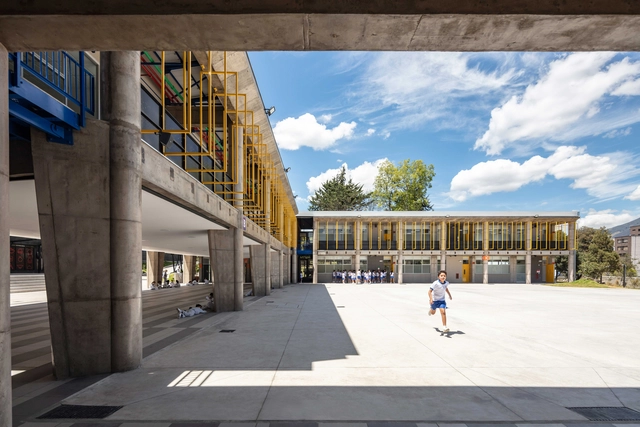 厄瓜多尔学校UEPM Quito / Espinoza Carvajal Arquitectos - 室内图, 加建项目, 表皮