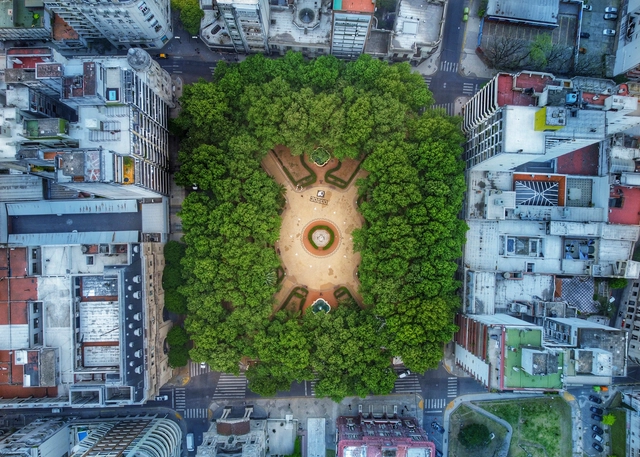 Plazas, parques y clubes: Fotografías aéreas de los espacios verdes de Rosario - Imagen Principal