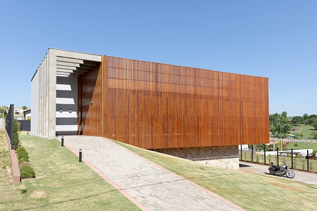Residência AT / Zani Arquitetura - Fotografia de Exterior, Casas, Fachada, Banco