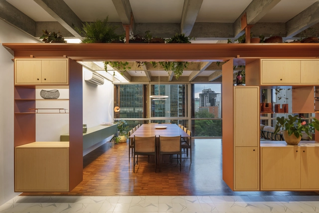 Interiores brasileiros: 8 projetos com mobiliário flexível - Imagem de Destaque