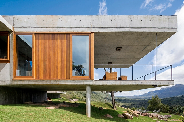Casas brasileiras: 14 residências com esquadrias de madeira - Imagem de Destaque