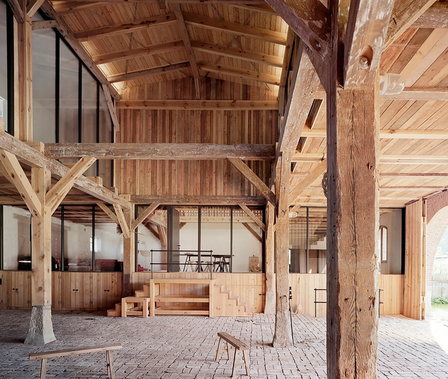 De Graneros a Casas: Adaptación contemporánea de la arquitectura agrícola en Europa - Imagen Principal