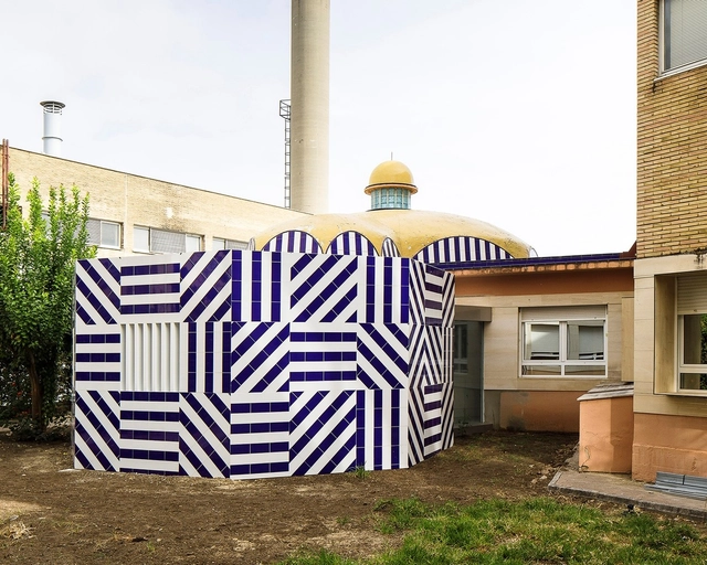 Sala de padres y Patio de los Valientes – Hospital Virgen del Rocío / Elisa Valero Ramos - Fotografía exterior, Hospital, Jardín, Fachada