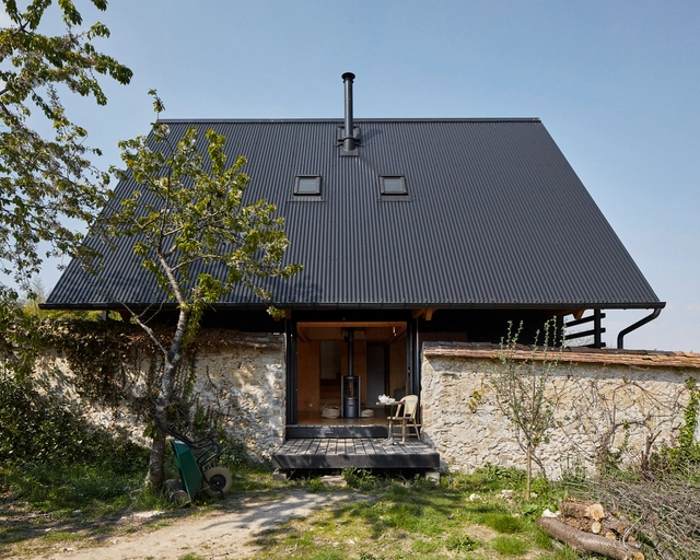 A Casa Atrás do Muro / arba - Fotografia de Exterior, Casas