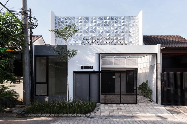 居屋，轻盈又“巨大”的多功能之家 / MONOSTUDIO - 建筑图, 商店, 表皮