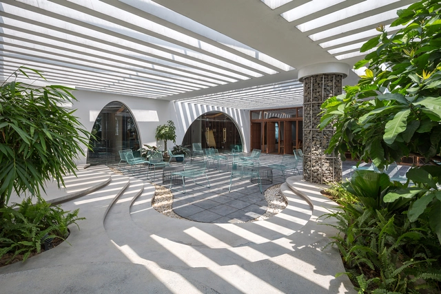 GHTK Interior Office / iplus Architecture - Interior Photography, Institutional Buildings, Courtyard