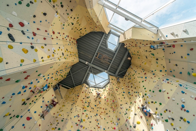 Muros, empenas e penhascos: a arquitetura das escaladas - Imagem de Destaque