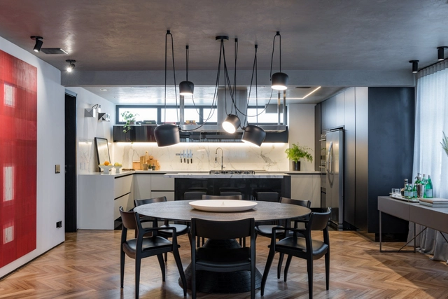 Apartamento Concreto / Consuelo Jorge Arquitetos - Fotografia de Interiores, Interiores De Apartamentos, Cozinha, Viga, Porta, Mesa, Bancada, Iluminação, Cadeira