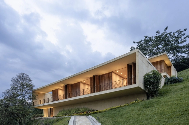 Casa 23 / Arquitectura en Estudio - Fotografía exterior, Casas, Jardín, Fachada, Escaleras