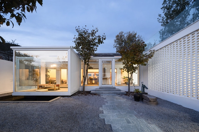 The Hillside House / UP Architecture - Exterior Photography, Renovation, Facade