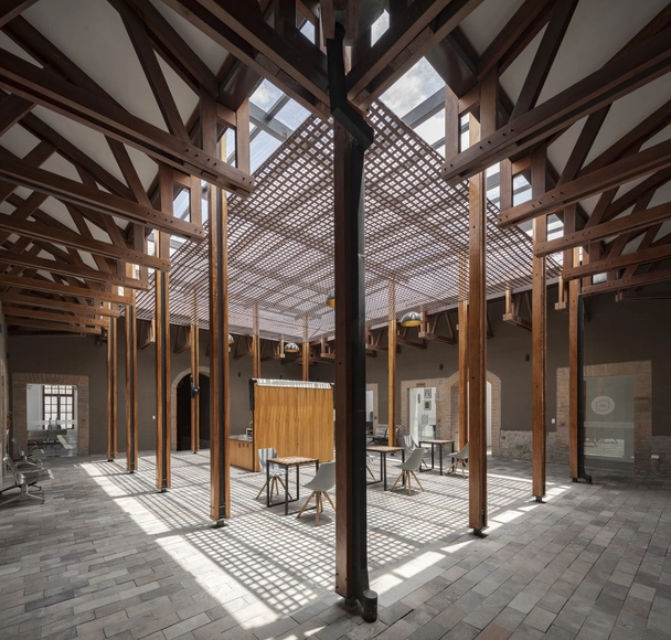 CACMU Building / Procesos Urbanos - Interior Photography, Historic Preservation, Beam