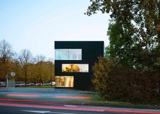Terbregsehof 11，黑色冷杉立面办公楼 / Loer Architecten - 建筑图, 办公建筑, 表皮