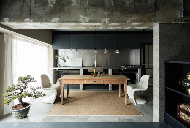Vivienda con muro de bloques de hormigón / Asano - Izue Architect Office - Fotografía interior, Interiores De Apartamentos