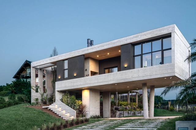 Casa Buen Orden / Guaresti/Altieri Arquitectura - Fotografía exterior, Casas, Puerta, Fachada, Escaleras